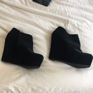 Deena & Ozzy suede wedge booties